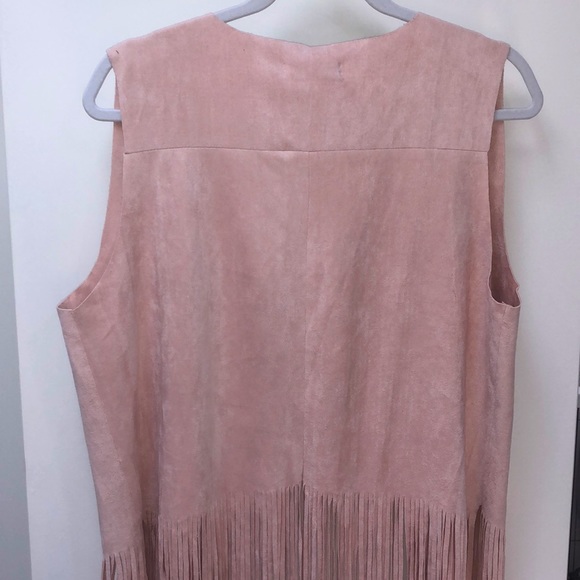 HOT PICK! 🔥 Jubylee blush fringe vest! BNWT*Size M/L comfortable versatile fit! - Picture 6 of 6